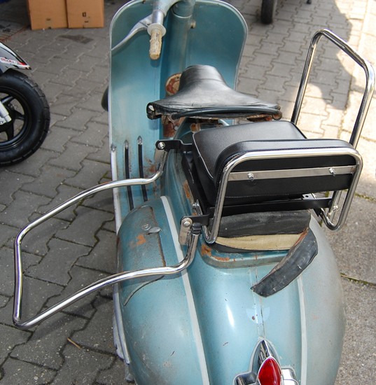 Sitzkissen Sattel hinten/Sissy Bar Vespa VB/Lampe unten