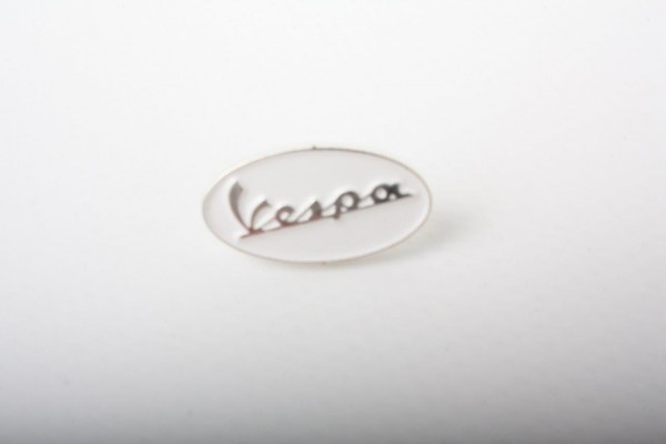 Pin Vespa Schriftzug oval weiß