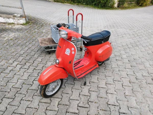 Vespa 50n mit Trapez Lenkkopf deutsche Ausführung